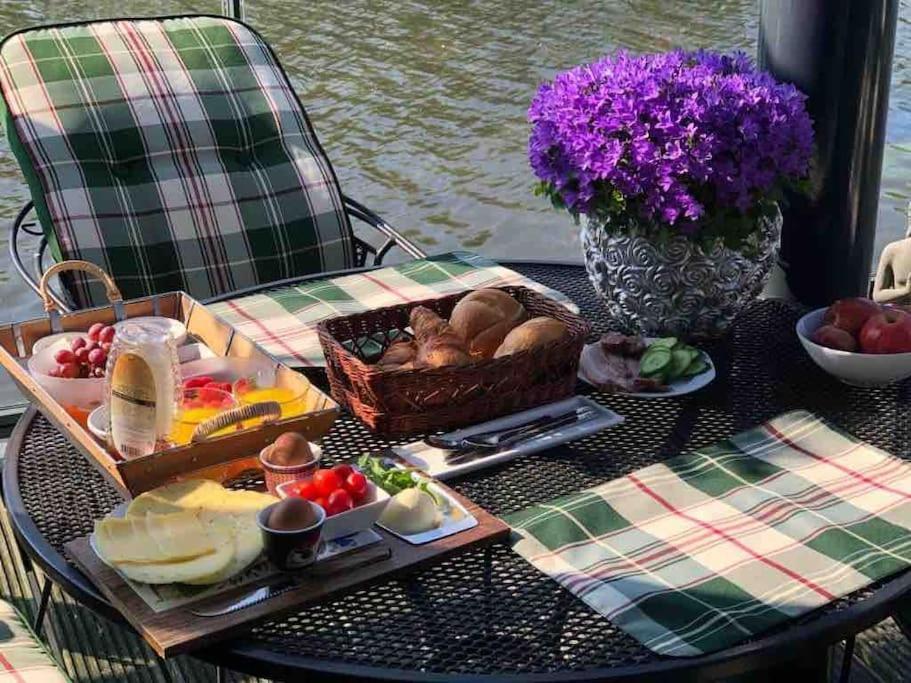 Prachtig Guesthouse Aan Het Water Almere Eksteriør billede
